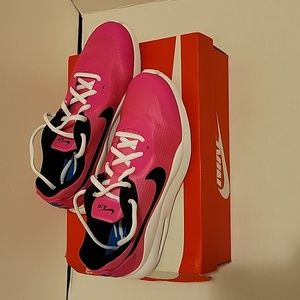 New in Box: NIKE AIR MAX OKETO